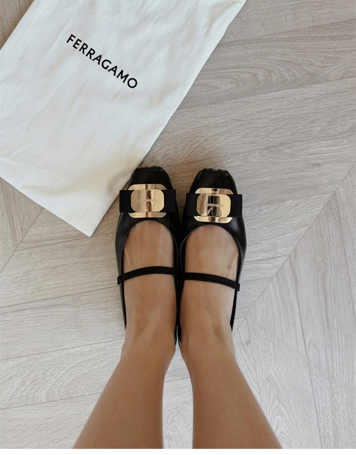 페레가모 뉴 바라 플레이트 발레플랫