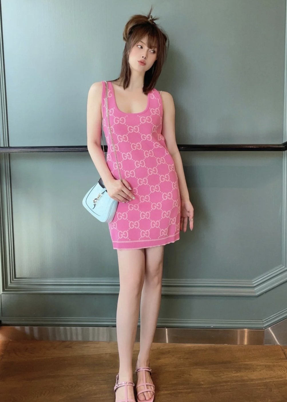 구찌 리도 프리폴 컬렉션 GG 코튼 자카드 슬리브리스 원피스