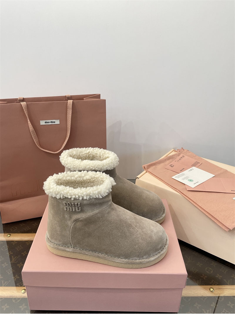 미우미우 시어링 어그 부츠 스웨이드