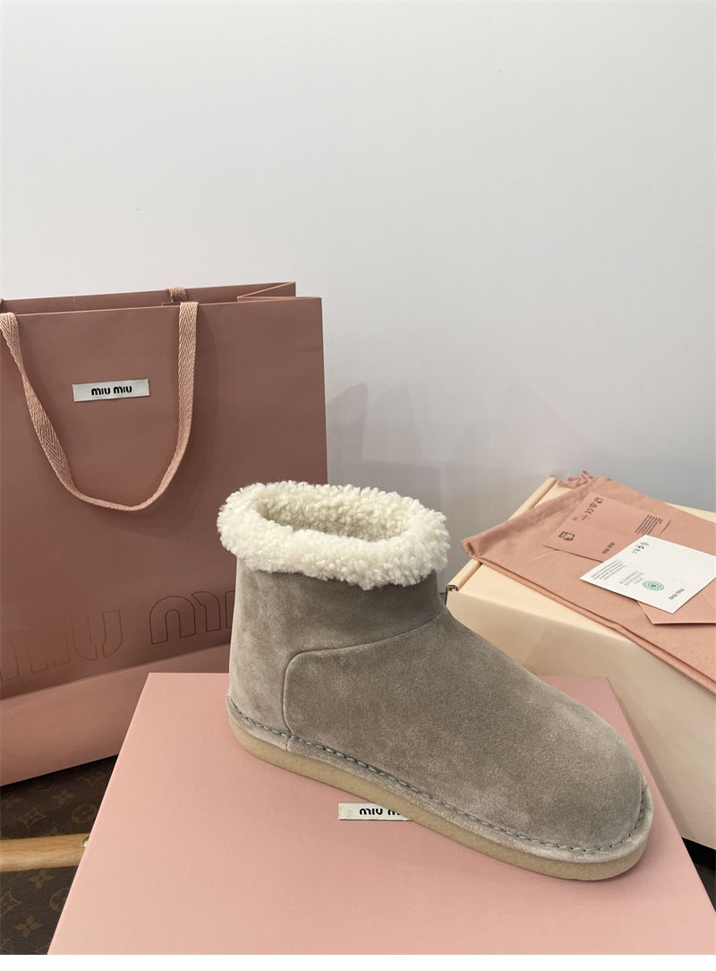 미우미우 시어링 어그 부츠 스웨이드
