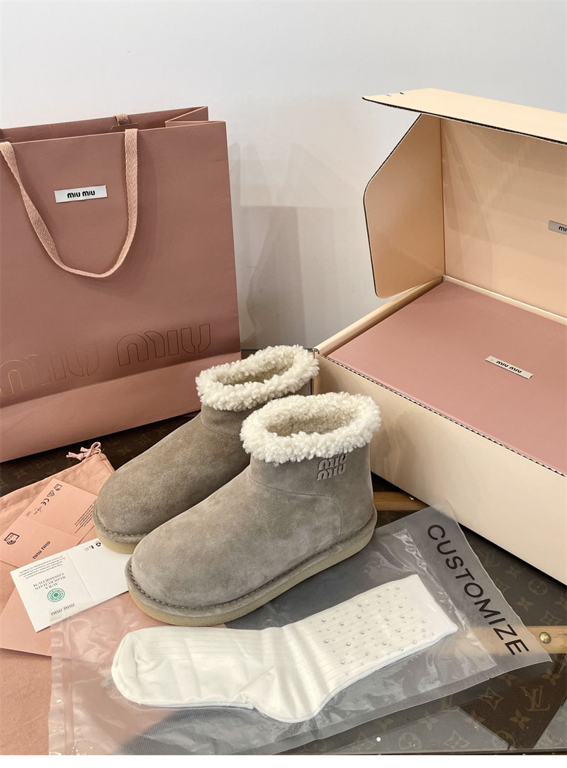 미우미우 시어링 어그 부츠 스웨이드