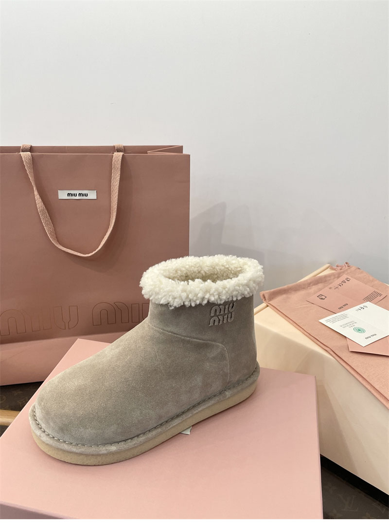 미우미우 시어링 어그 부츠 스웨이드