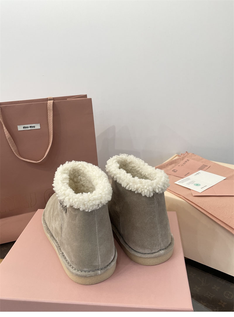 미우미우 시어링 어그 부츠 스웨이드