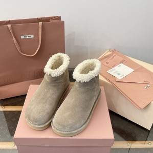 미우미우 시어링 어그 부츠 스웨이드