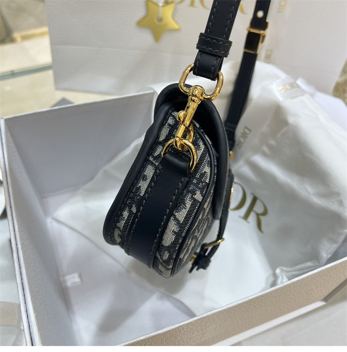 디올 바비 이스트-웨스트 오블리크 숄더백