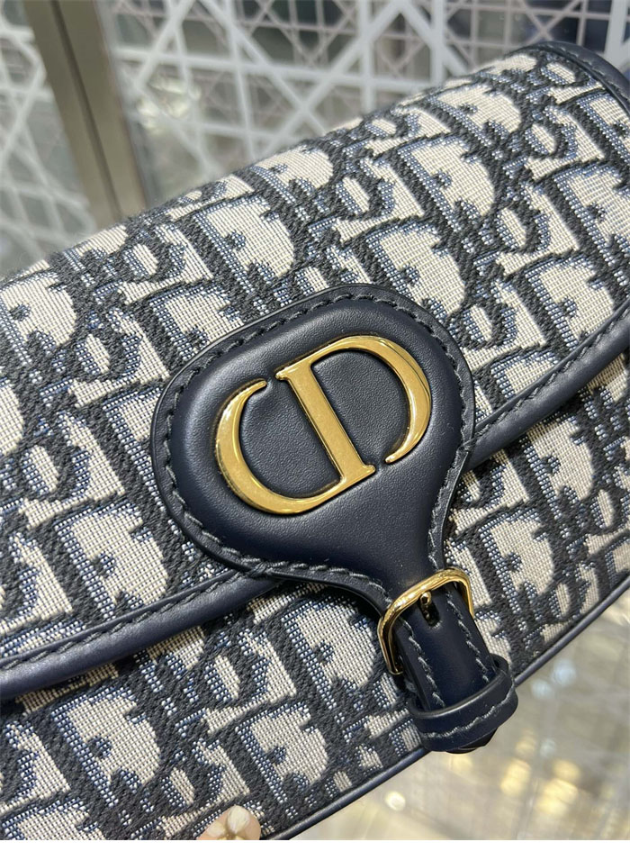 디올 바비 이스트-웨스트 오블리크 숄더백