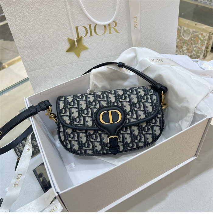 디올 바비 이스트-웨스트 오블리크 숄더백