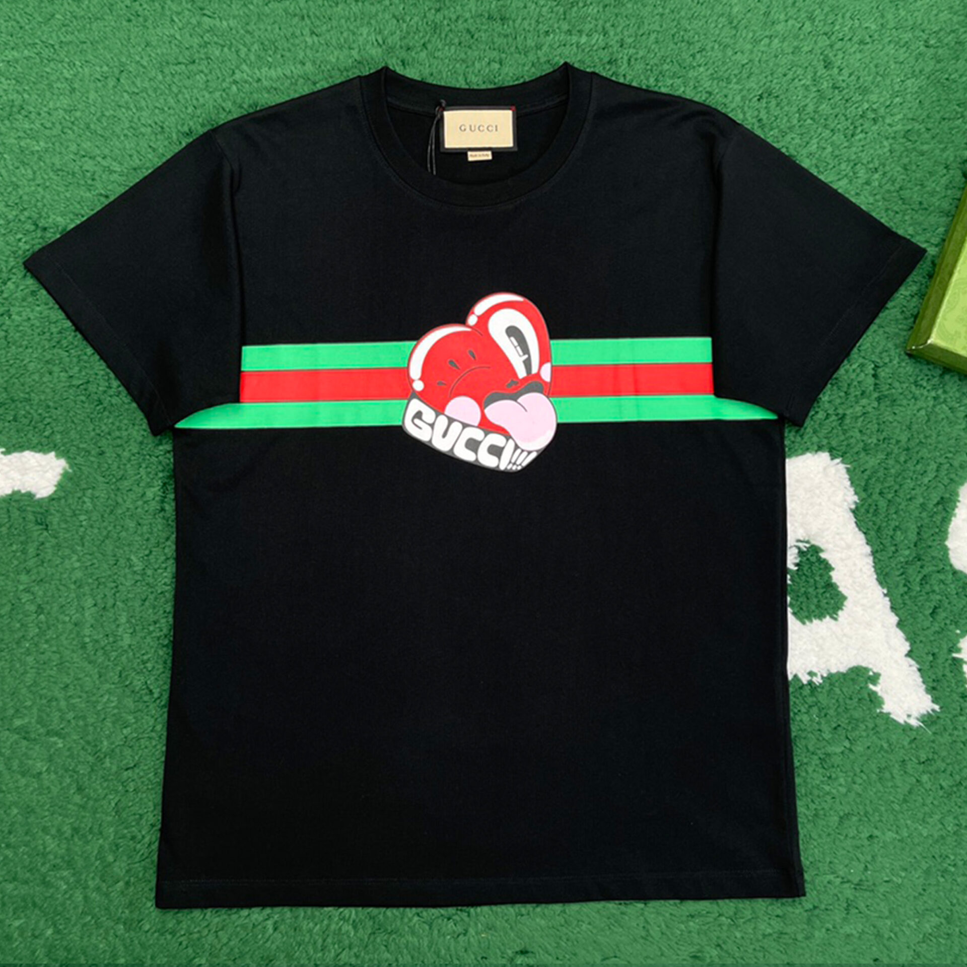 구찌 24FW 웹 하트 프린트 디테일 코튼 저지 반팔 티셔츠 블랙