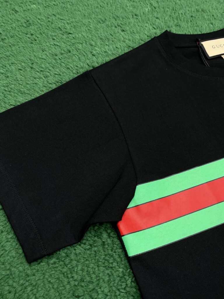 구찌 24FW 웹 하트 프린트 디테일 코튼 저지 반팔 티셔츠 블랙