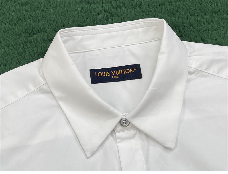 루이비통 엠보스드 포켓 롱 슬리브드 셔츠