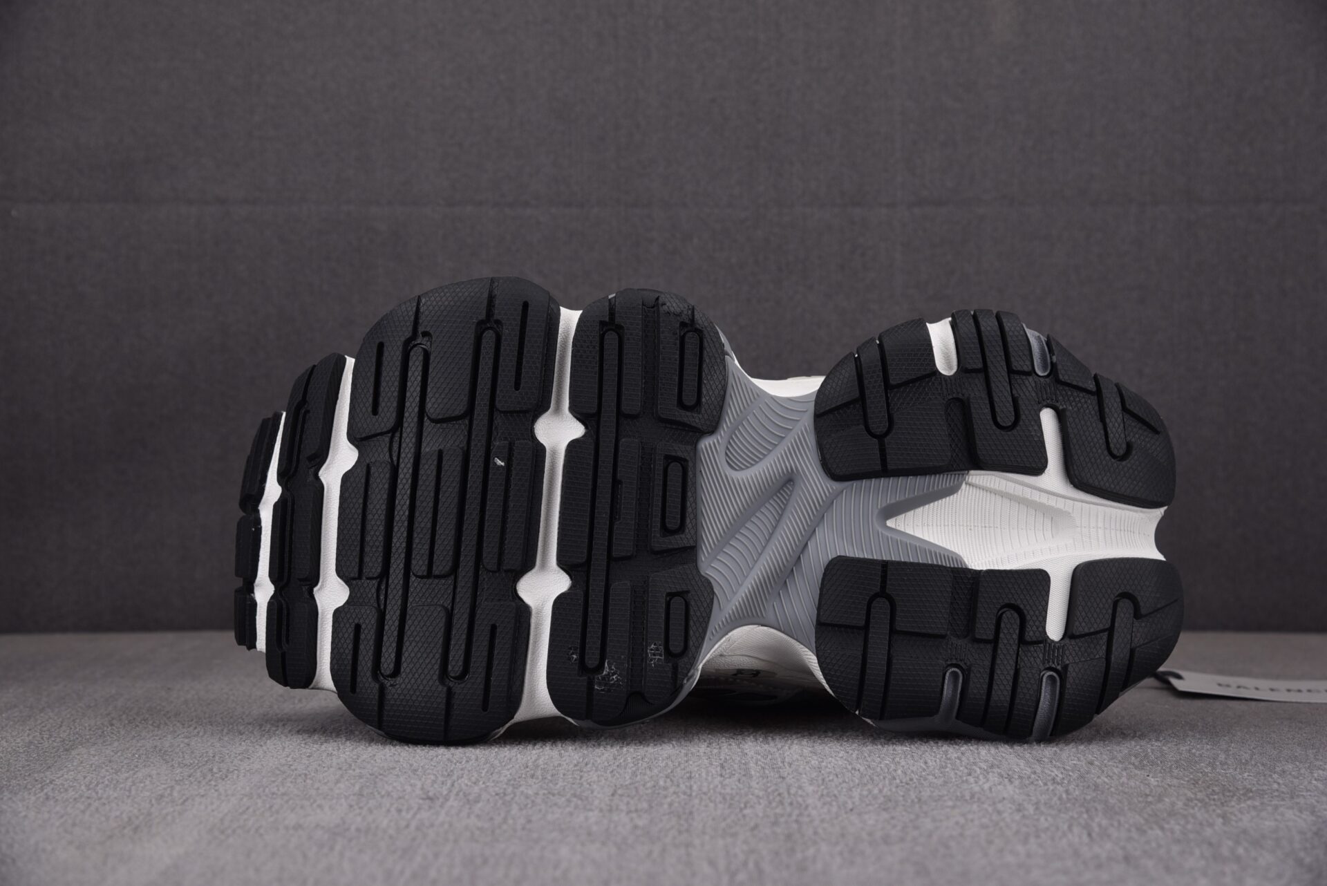 발렌시아가 카고 스니커즈 화이트그레이