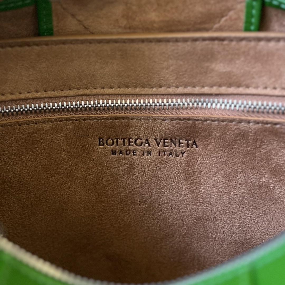 Bottega Veneta Arco Camera