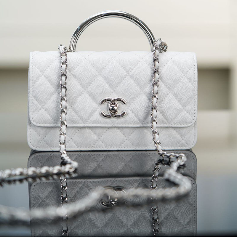 샤넬 25P 탑핸들 플랩 미니 백 화이트 실버 메탈