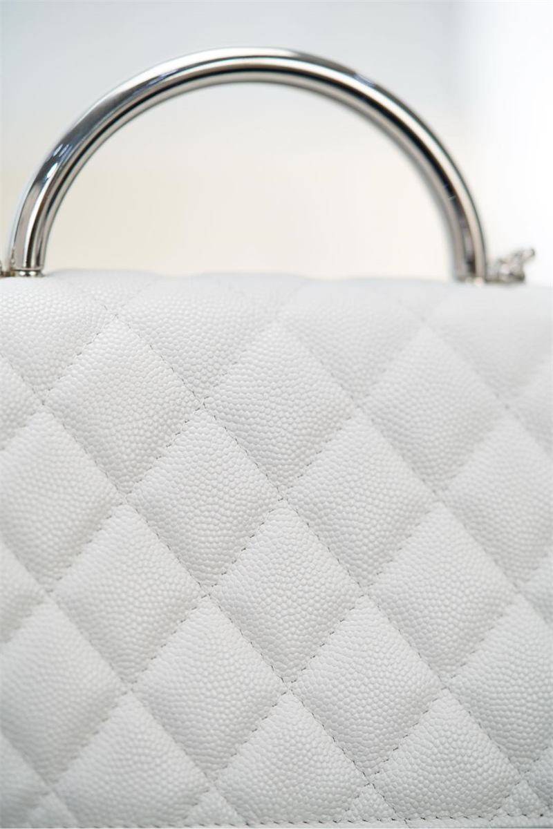 샤넬 25P 탑핸들 플랩 미니 백 화이트 실버 메탈