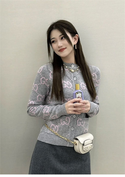 구찌 라이트 그레이/핑크 GG 니트 울 가디건