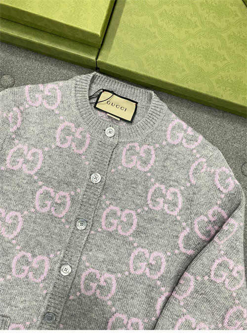 구찌 라이트 그레이/핑크 GG 니트 울 가디건