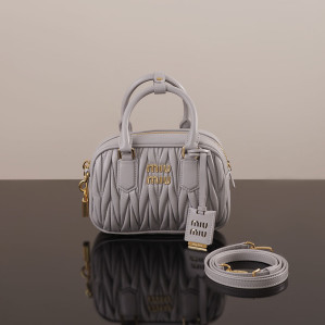 미우미우 아르카디 마테라쎄 나파 가죽 숄더 백 그레이 5BB123