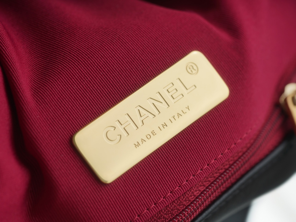 Chanel 19 Medium